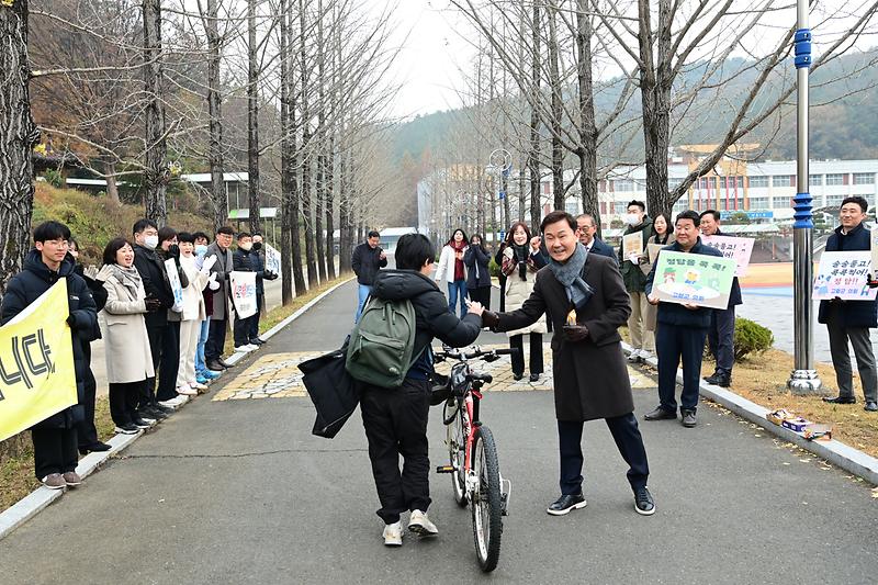 이남철 고령군수, 수능시험장 찾아 수험생 응원 2