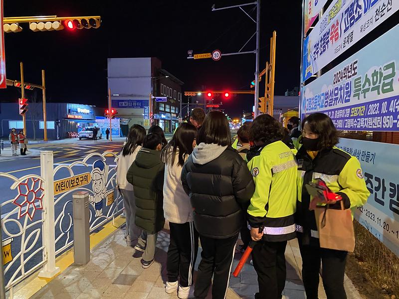 고령군, 수능 후 학교주변 청소년유해환경 개선 위해 민·관 합동 캠페인 실시 3