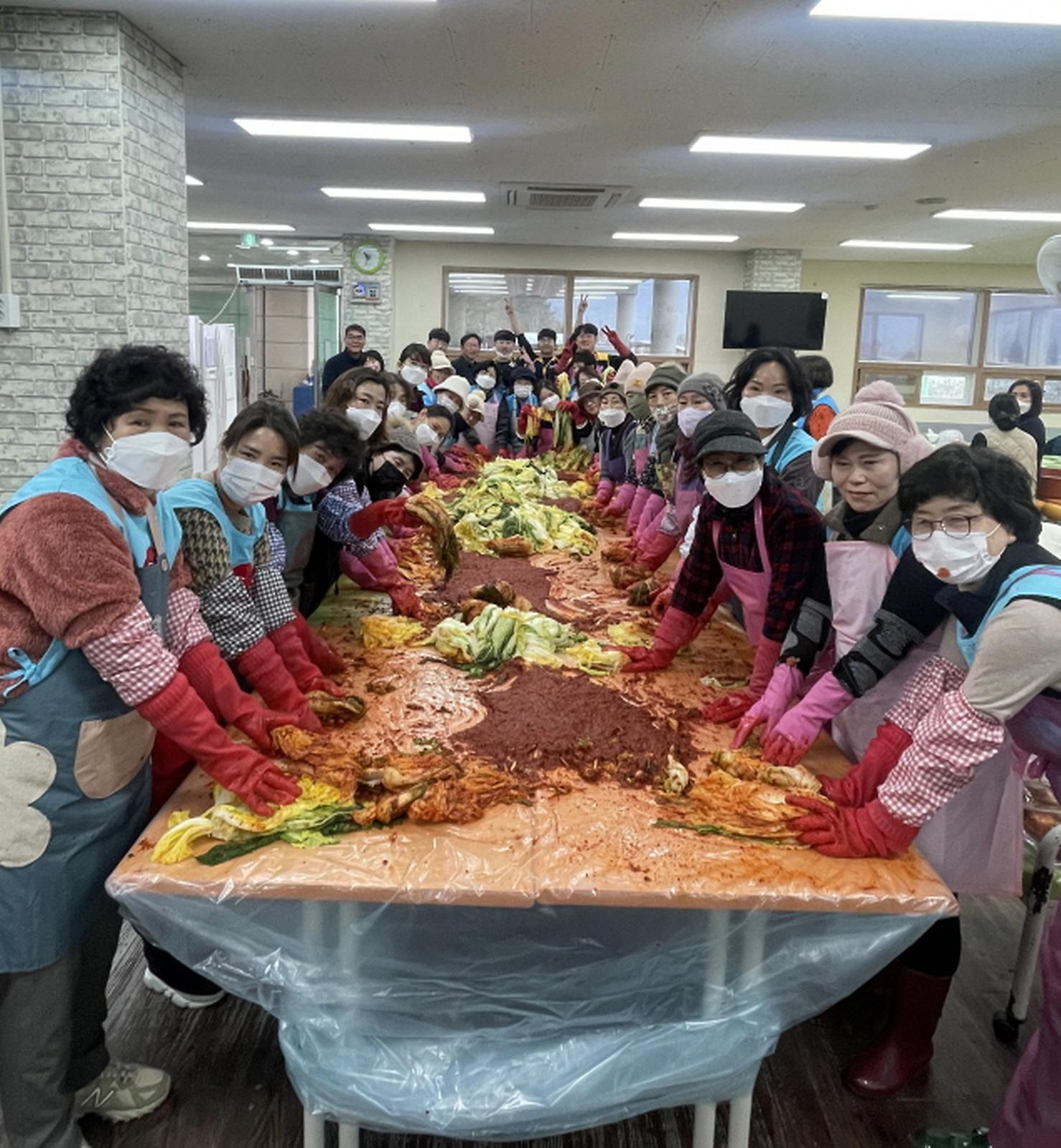 고령군여성단체협의회, 대창양로원 사랑의 김장봉사 실시 2