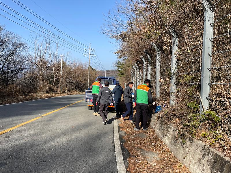 운수면 자율방재단 동절기 도로 결빙 우려지역 빙방사 설치 1