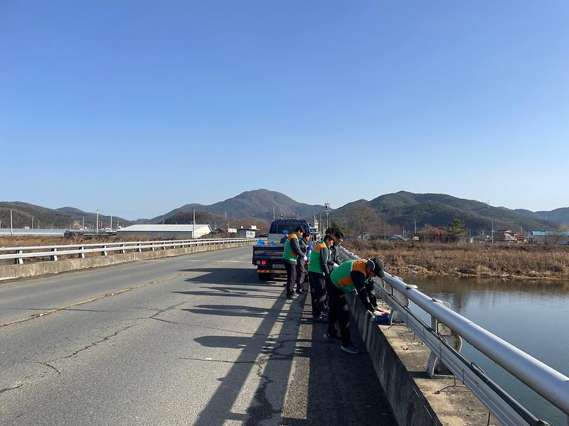 운수면 자율방재단 동절기 도로 결빙 우려지역 빙방사 설치 2