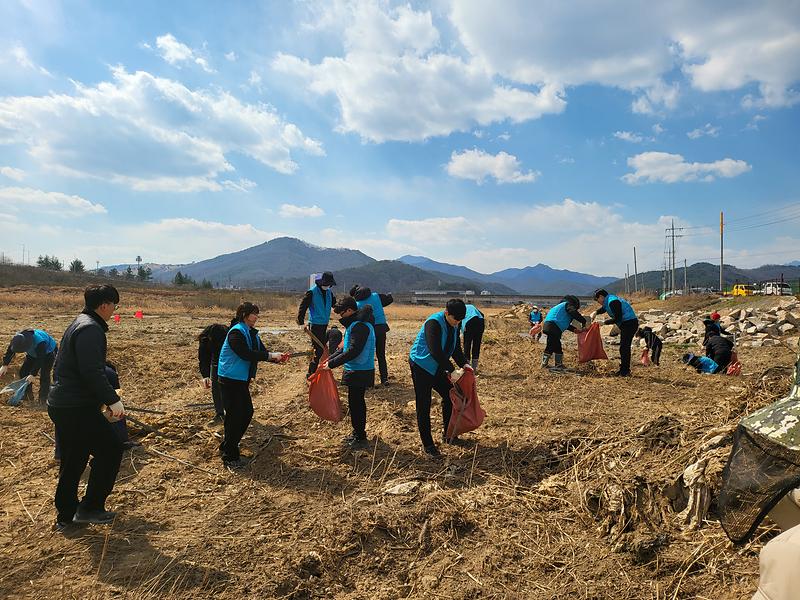 ‘세계 물의 날’기념, 고령군-K-water 고령권지사와 함께하는 환경정화활동 2