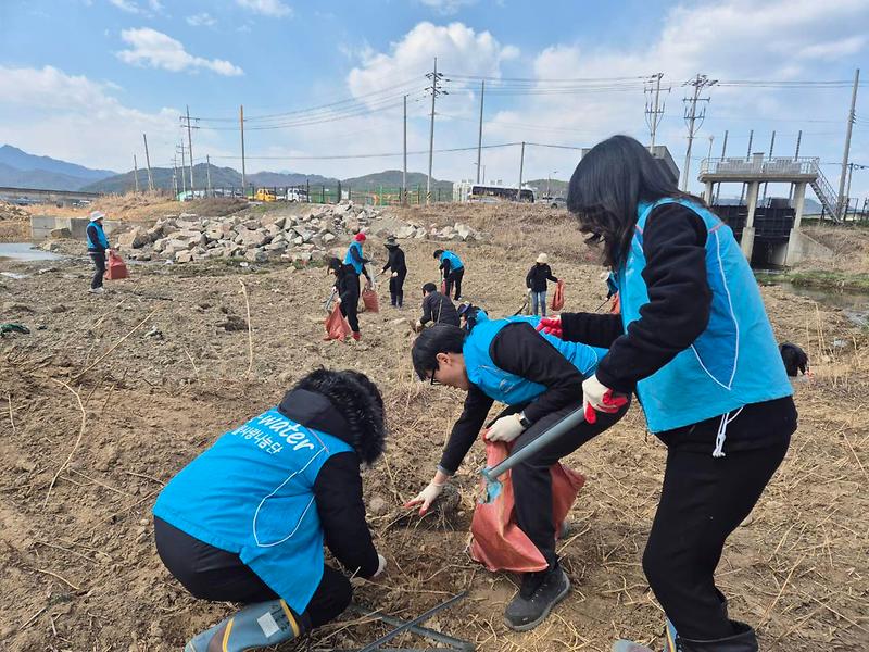 ‘세계 물의 날’기념, 고령군-K-water 고령권지사와 함께하는 환경정화활동 3