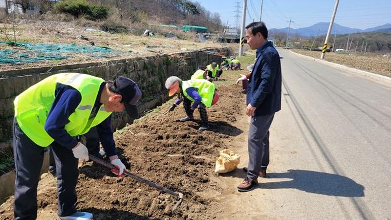 운수면, 노인일자리 마을 꽃길 조성 1