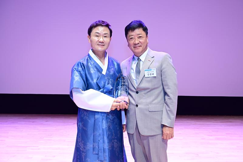 고령군, 경상북도 선정 지방세 성실납세자 표창패 전달 1