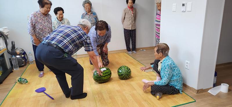 개진면 칠공포럼, 경로당에 수박 나눔 1