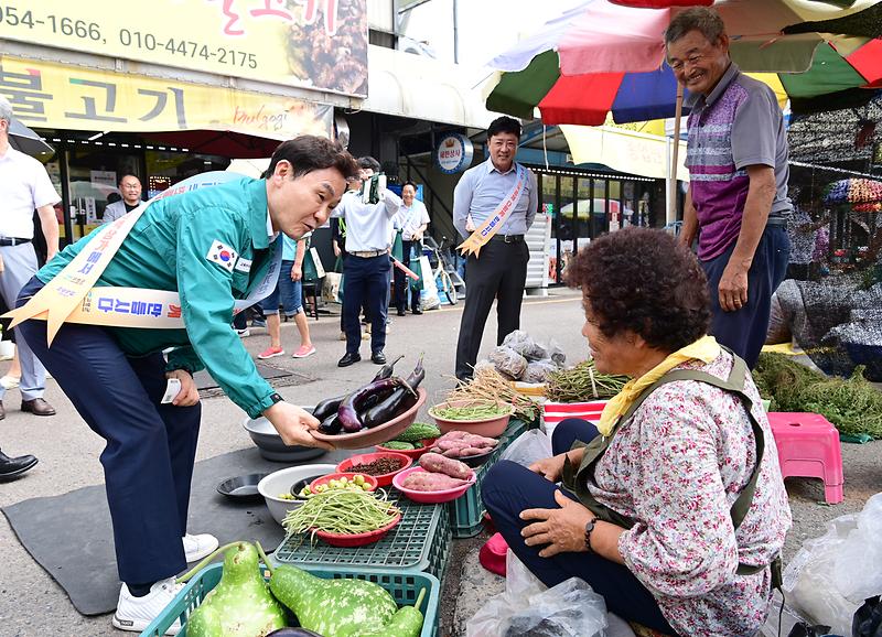 고령군, 추석맞이‘전통시장 및 상가 장보기’ 앞장 서 3